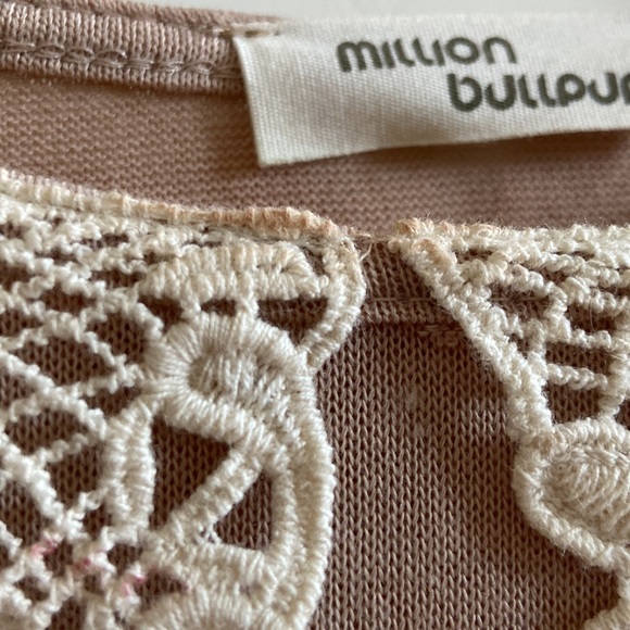 Gently used crochet collar neck tunic in size M - Picture 3 of 7